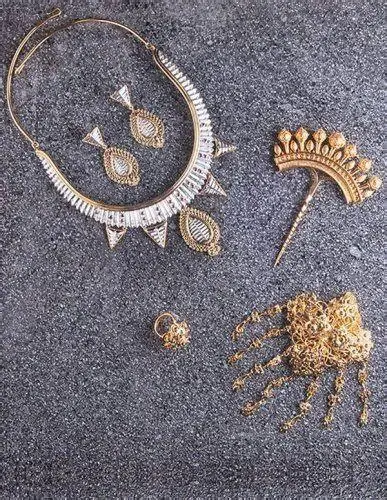 Perhiasan Emas Tradisional Perhiasan emas tradisional satuan suku