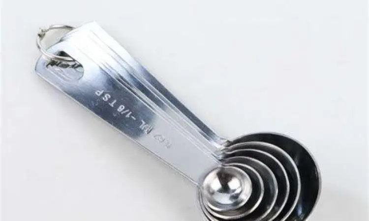 Berbagai jenis sendok teh standar untuk mengukur bahan masakan