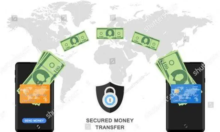 Petugas money changer sedang menghitung uang