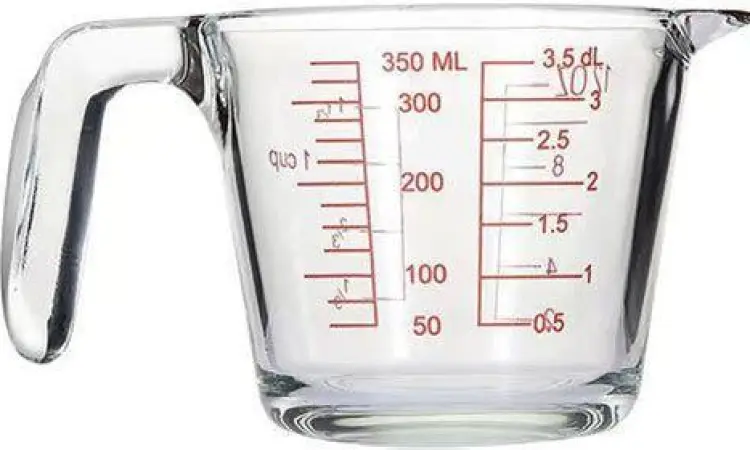 Gelas Ukur Presisi Gelas ukur dengan skala mililiter yang jelas