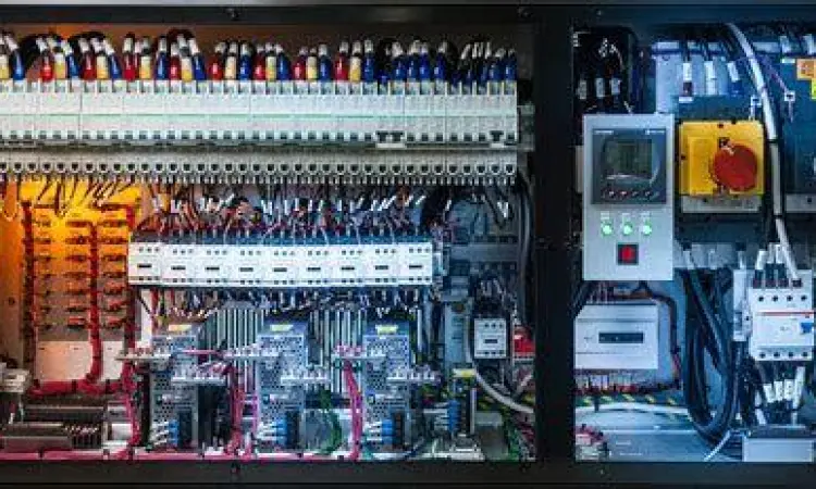 Alat pengukur daya listrik pada mesin industri