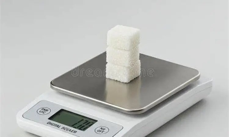 Gula pasir ditimbang di atas timbangan digital untuk akurasi