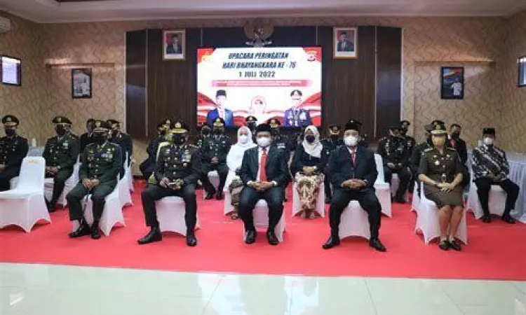 Upacara peringatan Hari Bhayangkara oleh Polri