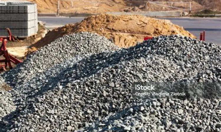 Tumpukan pasir bangunan yang dihitung dalam satuan kubik