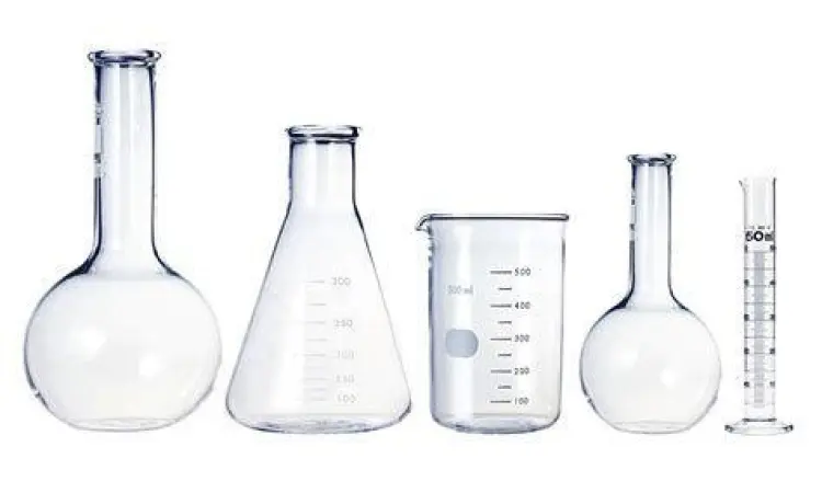 Gelas Ukur Laboratorium Gelas ukur laboratorium berisi cairan berwarna biru untuk visualisasi volume ml