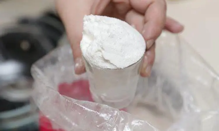 Cara menakar tepung terigu menggunakan sendok makan secara akurat