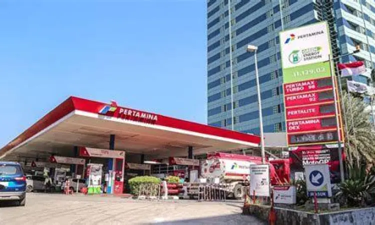 Pengisian Bensin SPBU Proses pengisian bensin di SPBU untuk metode hitung manual