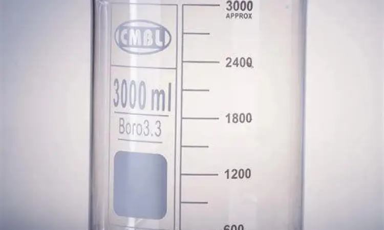 Gelas ukur laboratorium menunjukkan volume 1 liter