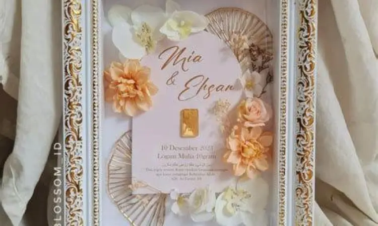 Dekorasi Mahar Emas Mahar emas dalam bingkai hiasan