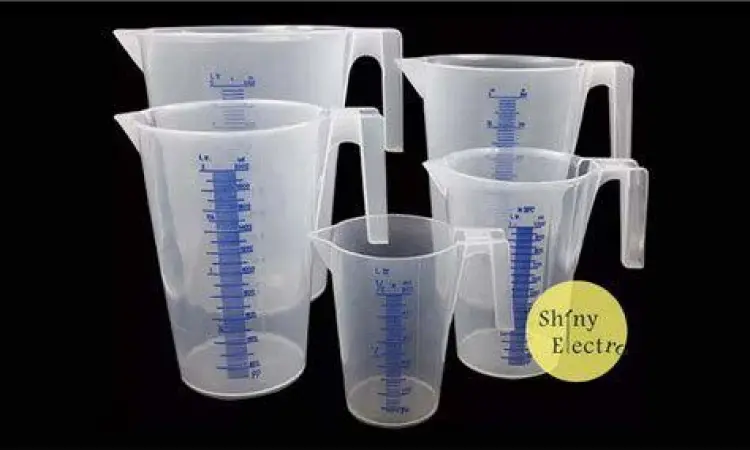 Gelas ukur dapur untuk menakar beras