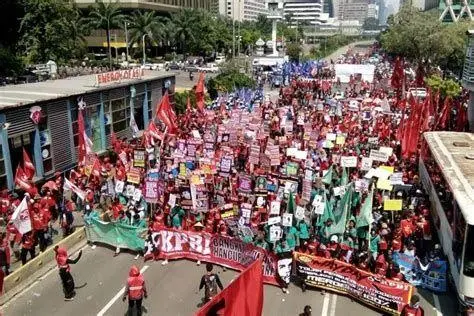 Aksi May Day Indonesia Aksi damai buruh Indonesia di depan gedung DPR Jakarta