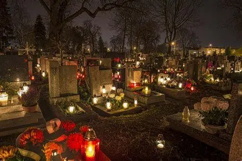 All Saints Day Tradisi lilin dan doa pada Hari Raya Semua Orang Kudus