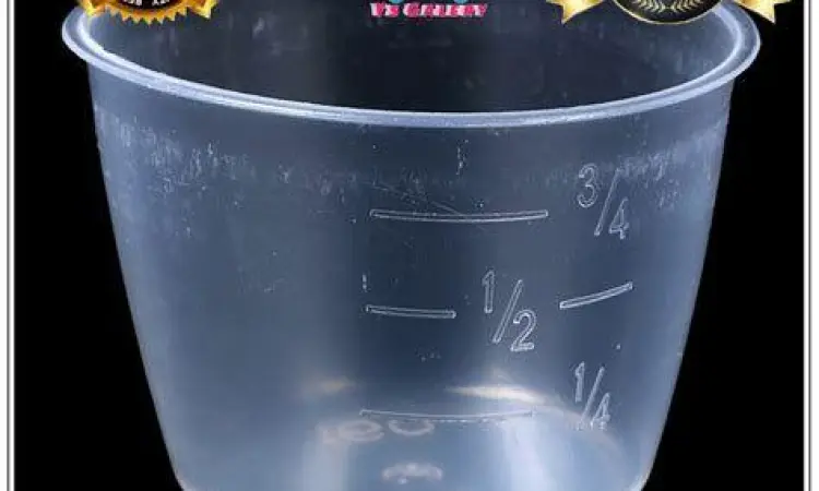 Takaran Beras Rumah Tangga Mengukur beras menggunakan gelas takar rice cooker standar