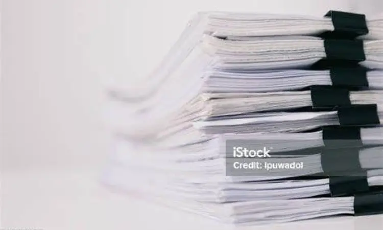 Tumpukan lembar laporan kantor