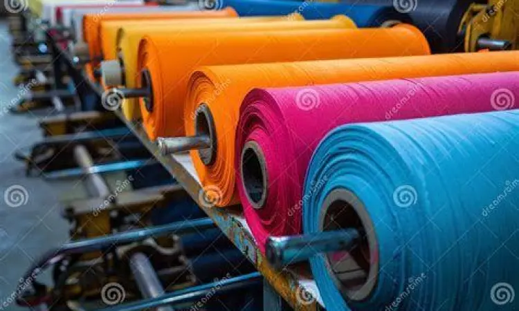 Variasi Gulungan Kain Gulungan kain di pabrik tekstil