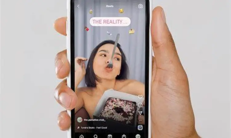 Editing Reels Berkualitas Proses editing video reels menggunakan aplikasi di smartphone
