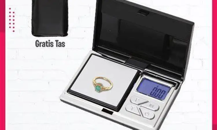 Proses penimbangan cincin emas 1 gram menggunakan timbangan digital presisi