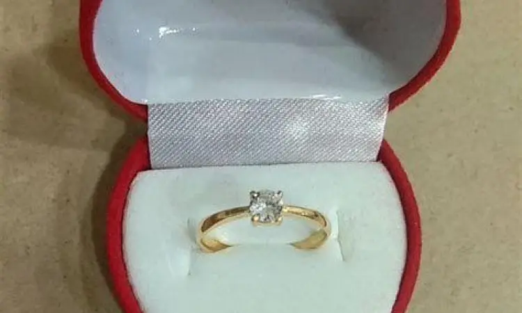 Cincin emas putih berat 1 gram dengan desain elegan