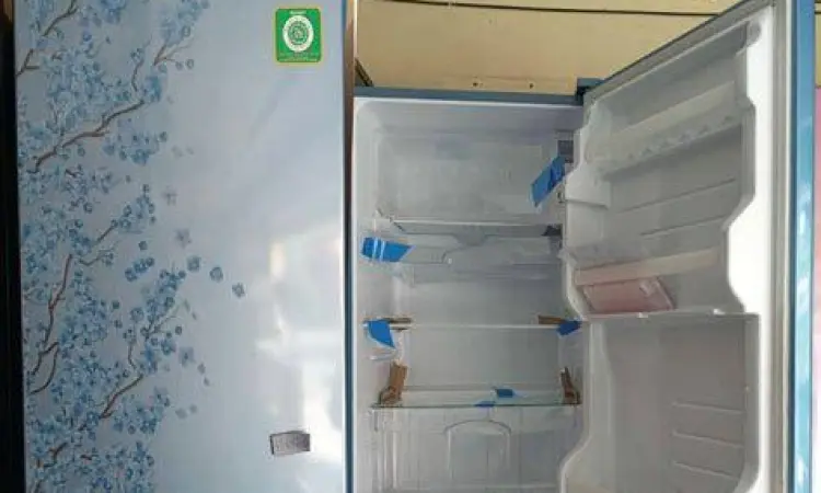 Interior Kulkas Sharp Bagian dalam kulkas Sharp 1 pintu yang luas