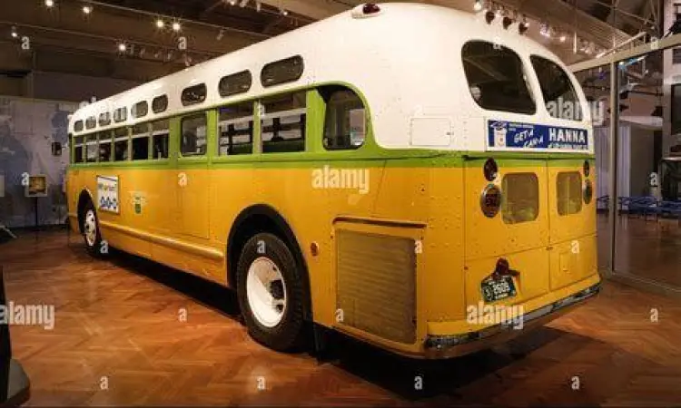 Aksi Berani Rosa Parks Rosa Parks ditangkap di bus