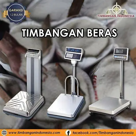 Proses Penimbangan Fidyah Menimbang beras untuk fidyah menggunakan timbangan digital presisi