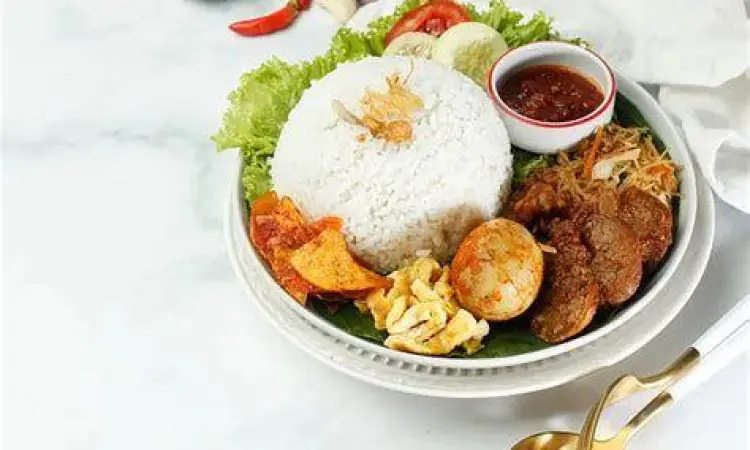 Nasi uduk dengan santan meningkatkan kalori