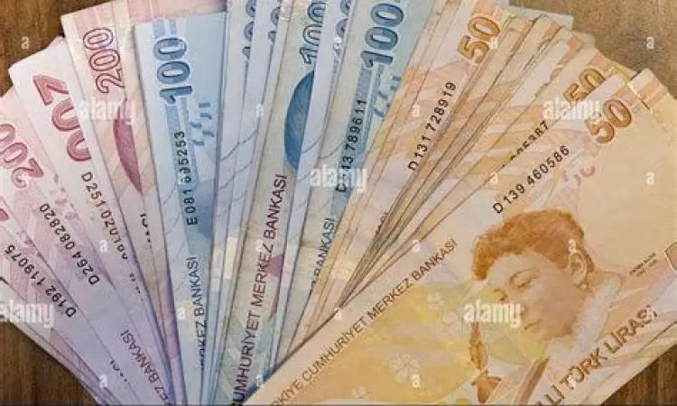 Uang kertas Lira Turki yang digunakan untuk transaksi harian